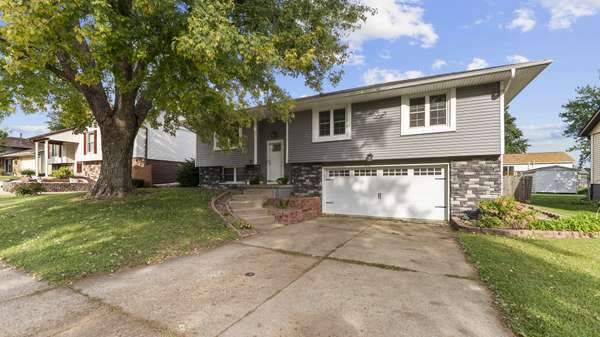 5807 FILLMORE ST, Davenport, IA 52806