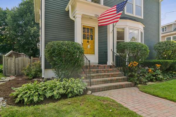 135 W Russell ST, Barrington, IL 60010
