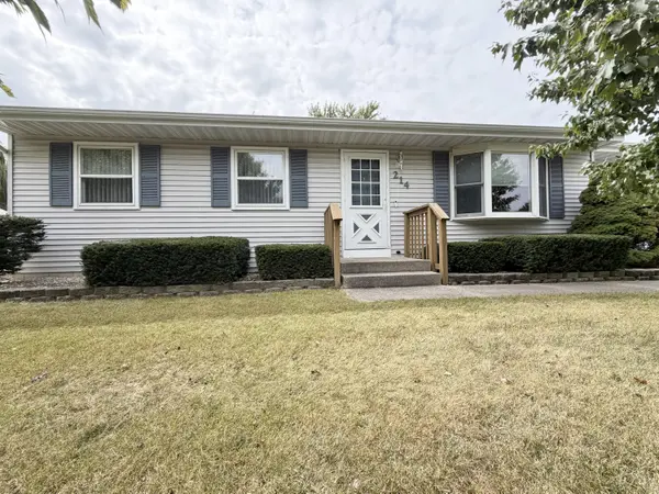 214 Locust AVE, Hebron, IN 46341