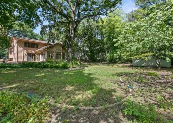 8213 Pleasant View CT, Mounds View, MN 55112