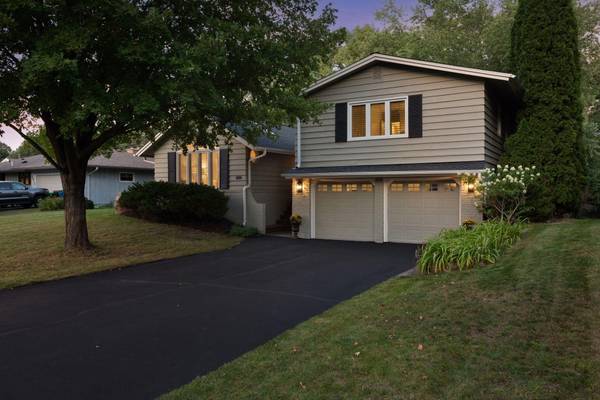 6621 Limerick LN, Edina, MN 55439