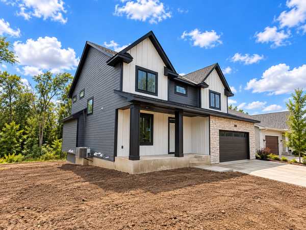 621 Kraewood DR, Northfield, MN 55057