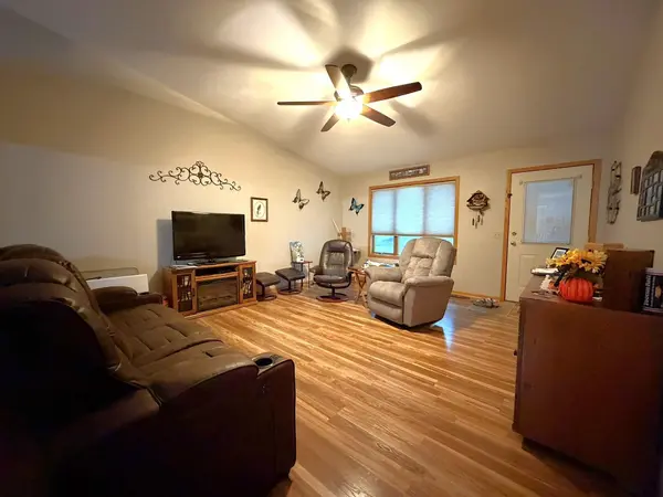 140 Orchard Manor DR SE, Plainview, MN 55964
