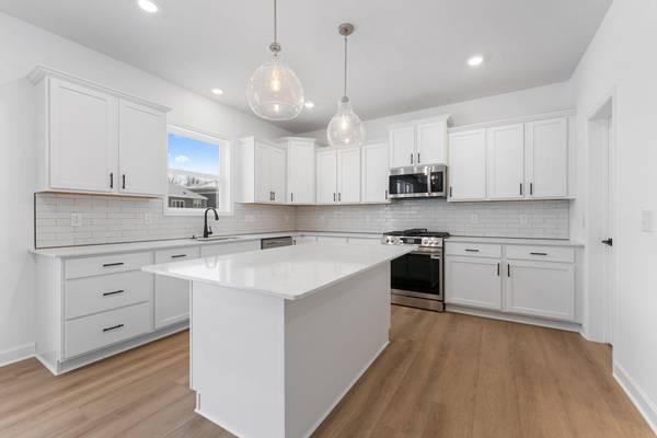 2054 Norway LN, Lino Lakes, MN 55038