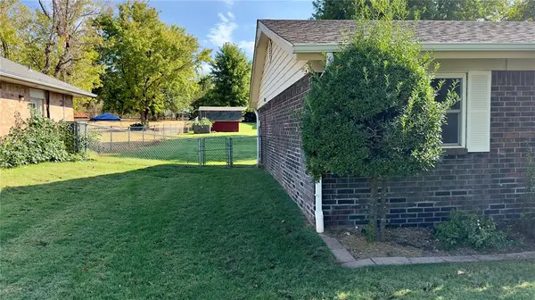 2008 W Cedar Ridge DR, Mustang, OK 73064