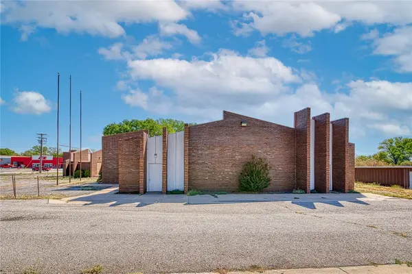 1307 N Glenn English ST, Cordell, OK 73632