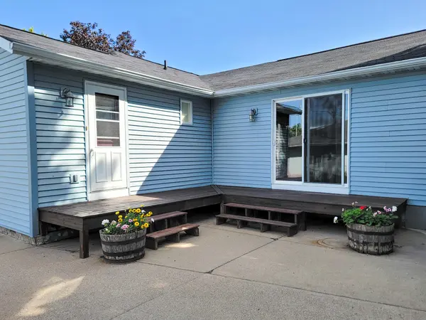 301 W HOWARD ST, Manawa, WI 54949-9202