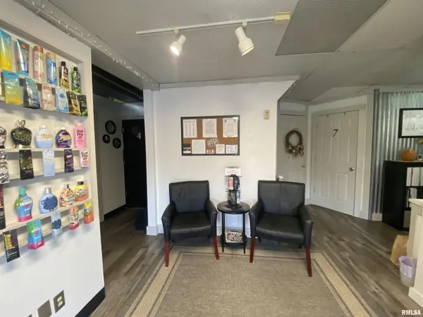 30 E OLIVE ST, Canton, IL 61520