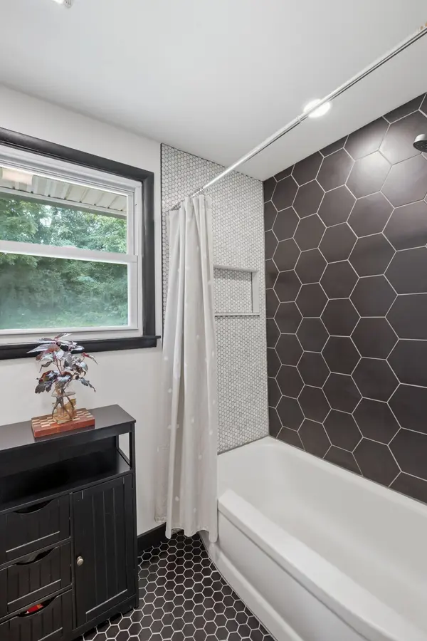 221 Wallace Rd, Nashville, TN 37211