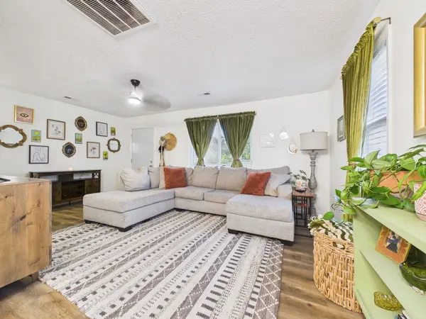 3016 E Locust St, Wichita, KS 67216