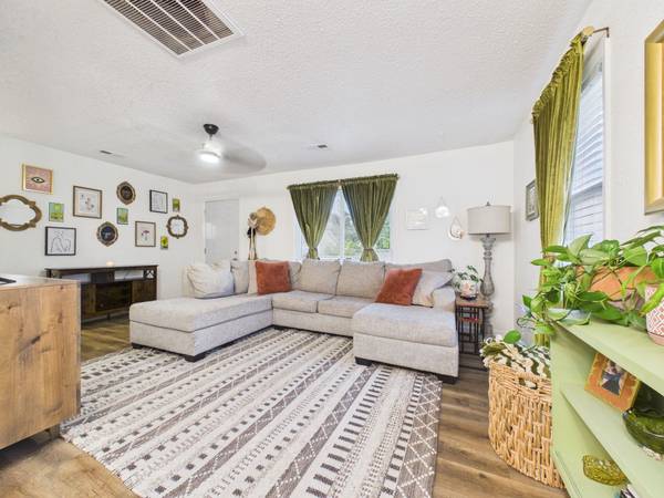 3016 E Locust St, Wichita, KS 67216