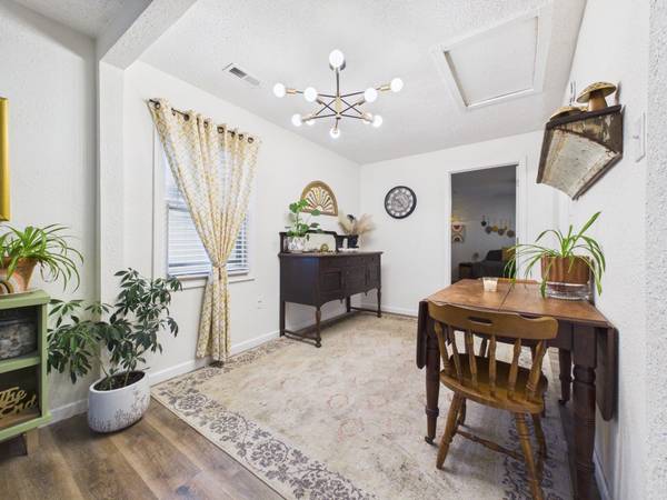 3016 E Locust St, Wichita, KS 67216