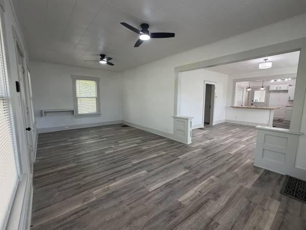 116 S Elm St, Eureka, KS 67045
