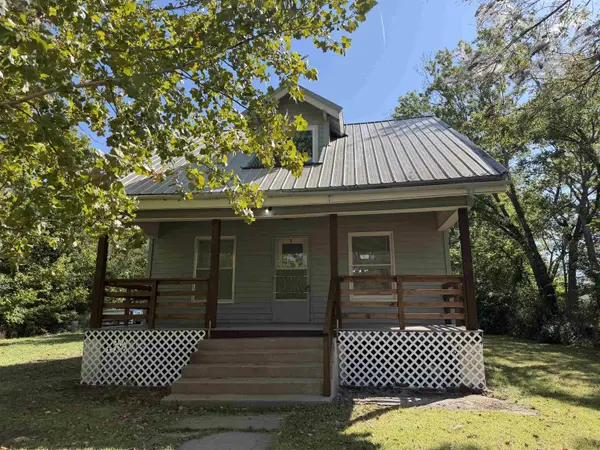 116 S Elm St, Eureka, KS 67045