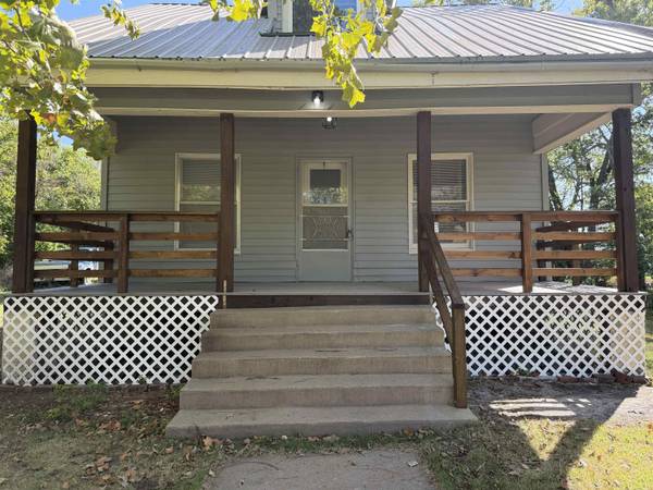 116 S Elm St, Eureka, KS 67045