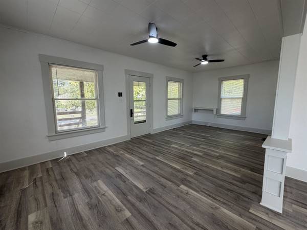 116 S Elm St, Eureka, KS 67045