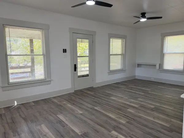 116 S Elm St, Eureka, KS 67045