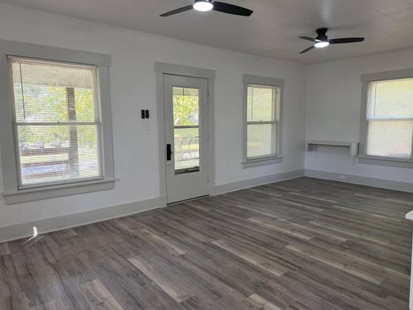 116 S Elm St, Eureka, KS 67045