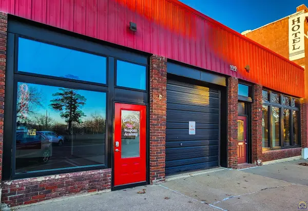 122 E 5th ST, Holton, KS 66436