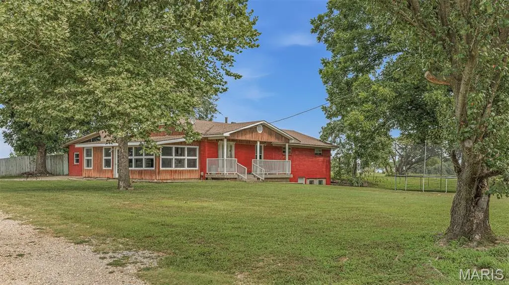 43789 County Road 111, Bernie, MO 63822