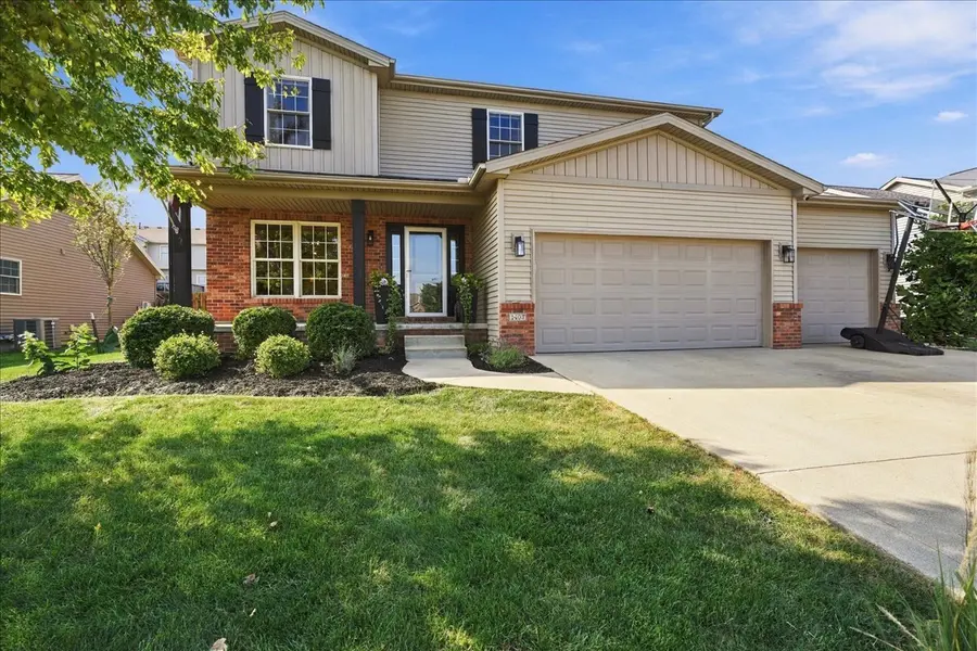 1403 Kickapoo Creek RD, Bloomington, IL 61705