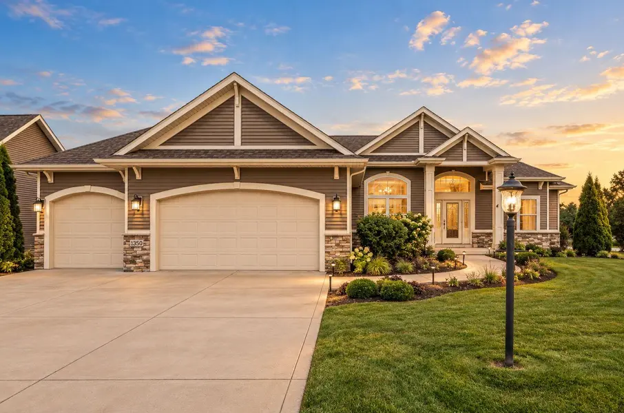 1350 Treviso Bay DR, Valparaiso, IN 46385