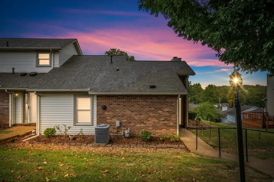 104 Village Cir, Dickson, TN 37055