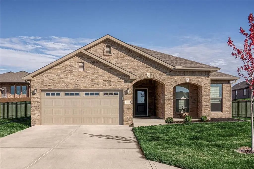 6751 Arapahoe DR, Shawnee, KS 66226