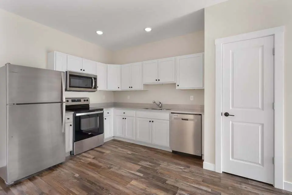 1156 Devils Glen RD #302, Bettendorf, IA 52722