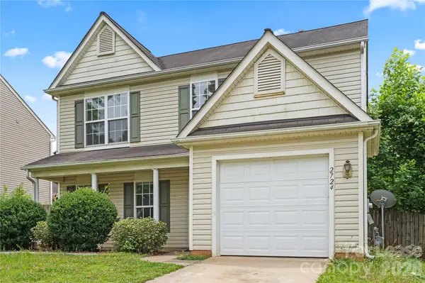 2724 Mulberry Pond DR, Charlotte, NC 28208