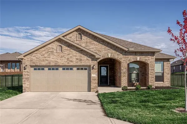 6751 Arapahoe DR, Shawnee, KS 66226