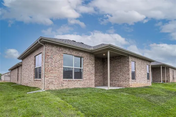6751 Arapahoe DR, Shawnee, KS 66226
