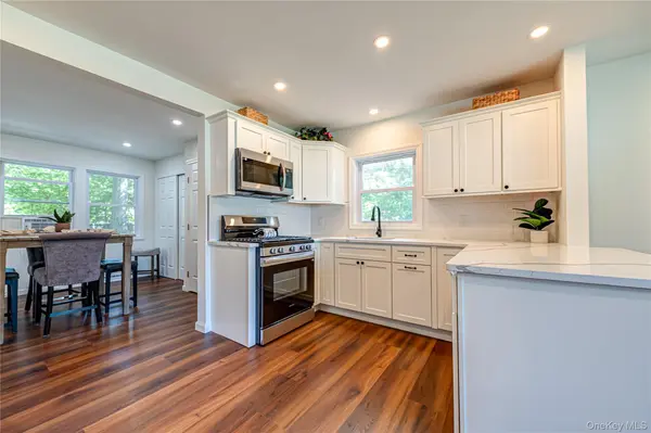 17 Lake Prom, Ronkonkoma, NY 11779
