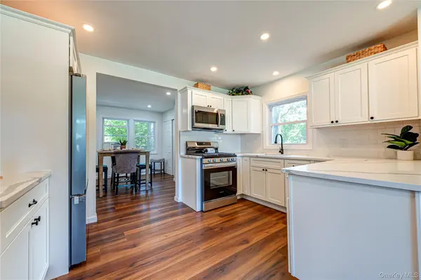17 Lake Prom, Ronkonkoma, NY 11779
