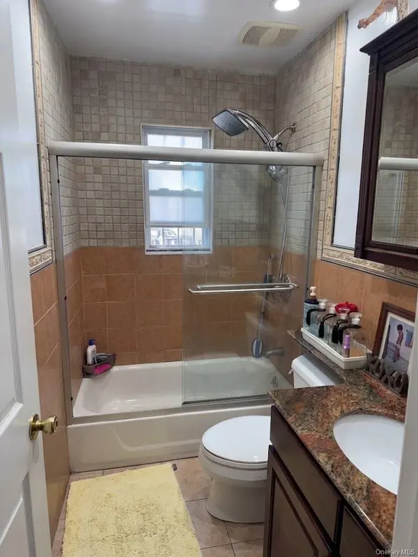 Address not disclosed, Jamaica, NY 11433