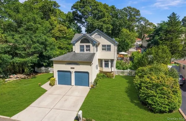 277 Smith RD, Shirley, NY 11967