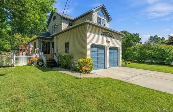 277 Smith RD, Shirley, NY 11967