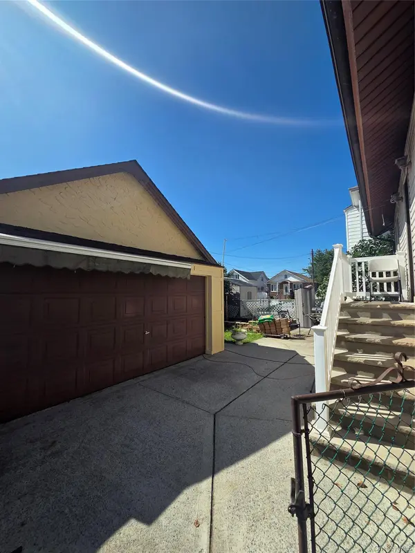 10008 157th AVE, Howard Beach, NY 11414