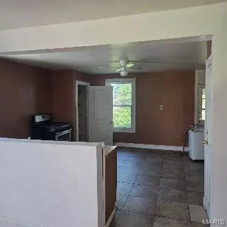 8559 Mora LN, St Louis, MO 63147