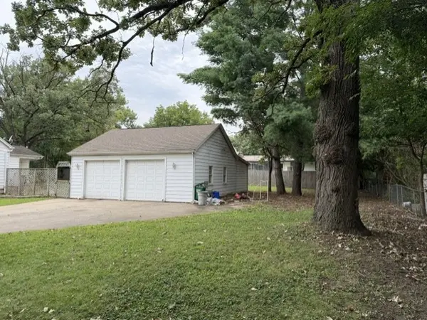 3904 Grove AVE, Mchenry, IL 60050