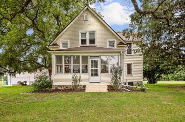 715 12th ST, Rapids City, IL 61275