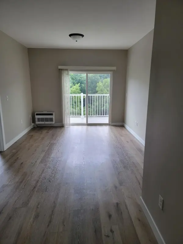 1156 Devils Glen RD #308, Bettendorf, IA 52722
