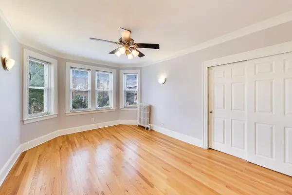 4857 W Roscoe ST #1, Chicago, IL 60641