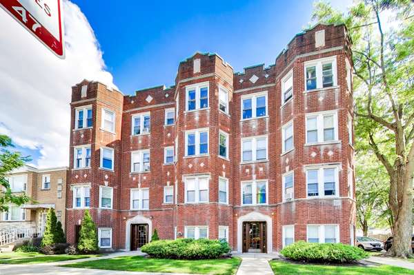 4857 W Roscoe ST #1, Chicago, IL 60641