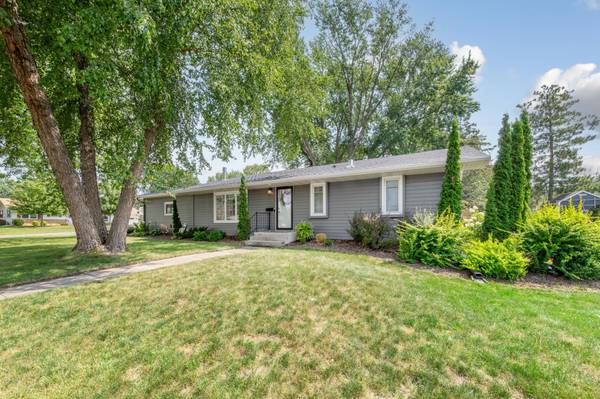 1019 Valley View RD, Faribault, MN 55021