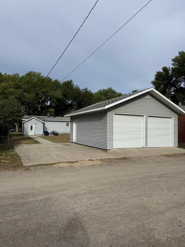 1605 9th ST N, Fargo, ND 58102