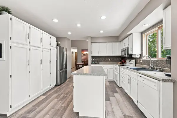 6649 Buckingham RD, Woodbury, MN 55125