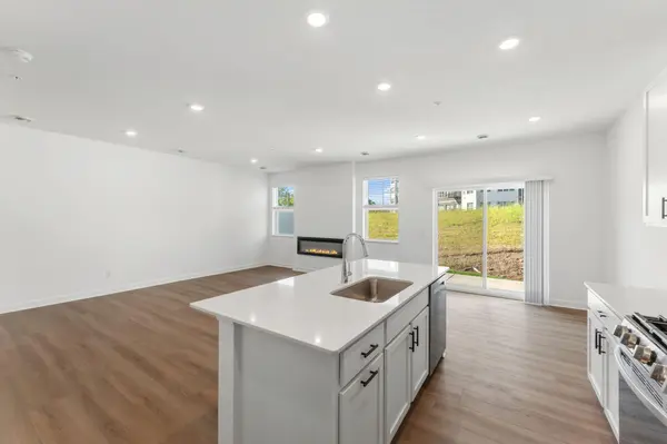4050 Hayward AVE N, Oakdale, MN 55128