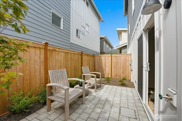7320 11th AVE NE, Seattle, WA 98115