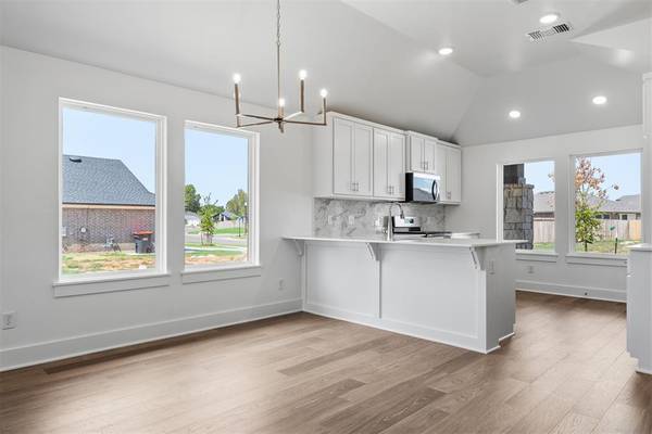 151 Pleasant VW, Harrah, OK 73045